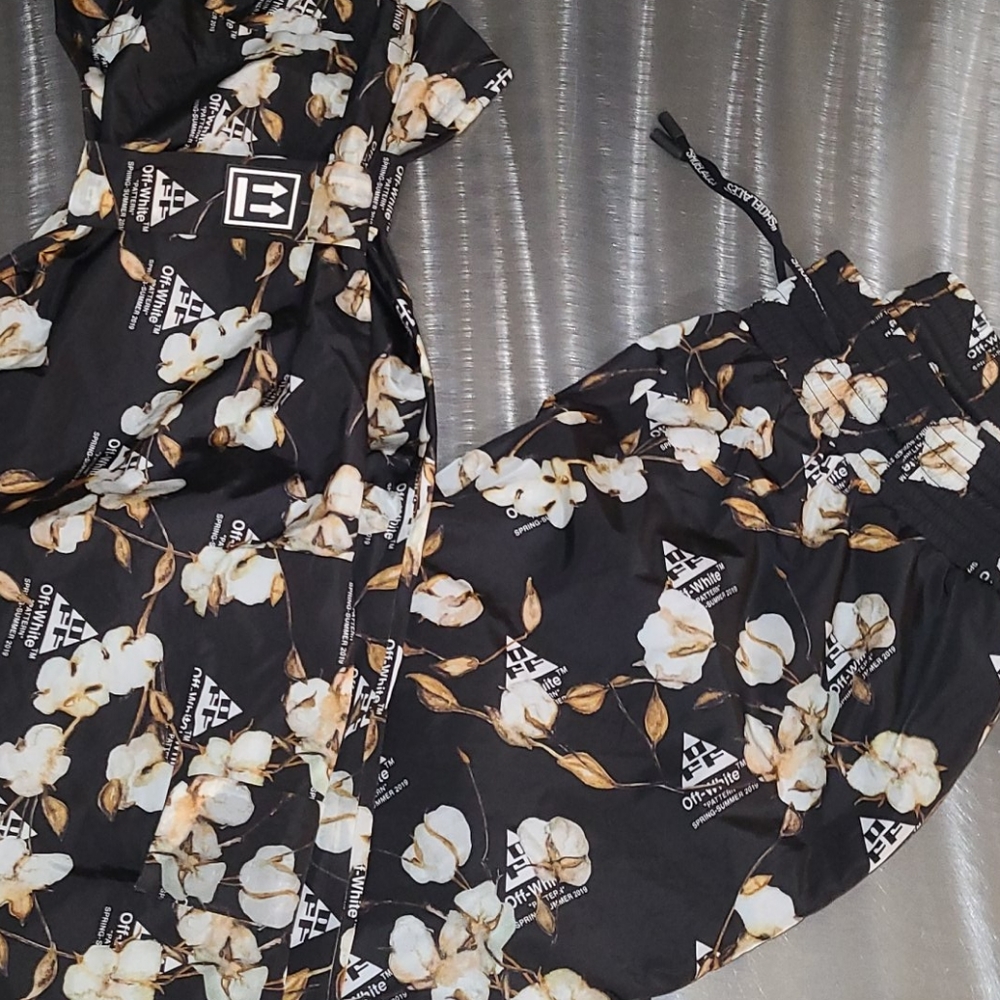 Off-white Joggers with 🌼🌸 print & Logo strap